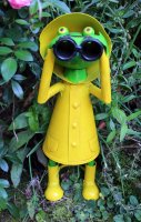 Gartenfigur Regen Frosch Fernglas