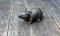 Gartenfigur Maus neugierig