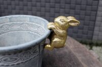 Dekofigur Hase kletternd gold H8cm