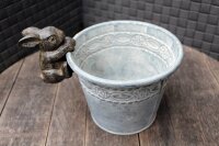 Dekofigur Hase kletternd antikgrau-braun